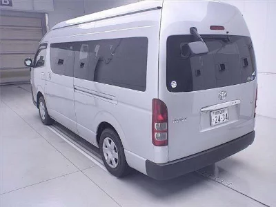 TOYOTA HIACE COMMUTER