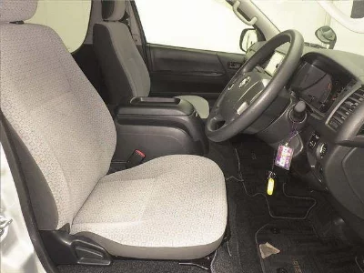 TOYOTA HIACE COMMUTER