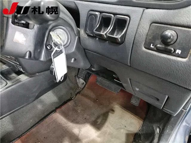 Nissan Avenir  с аукциона в Японии
