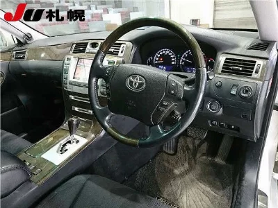 Toyota CROWN MAJESTA