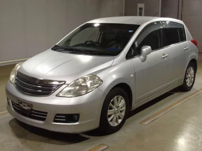 NISSAN TIIDA