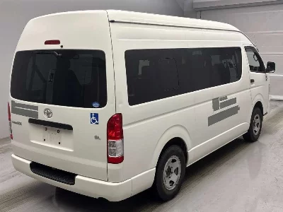 TOYOTA REGIUS VAN