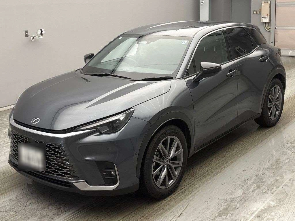 Lexus LBX  с аукциона в Японии