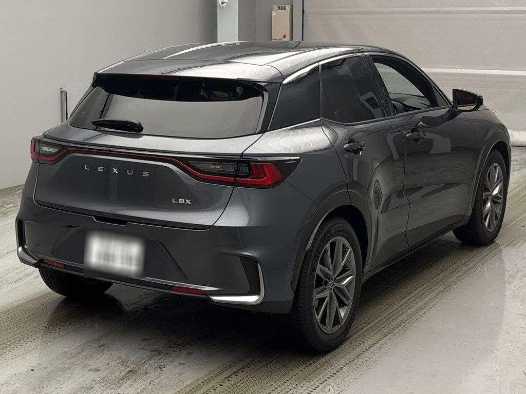 Lexus LBX  с аукциона в Японии