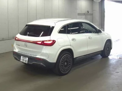 MERCEDES BENZ EQA