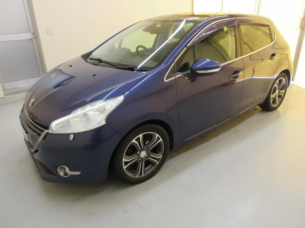 Peugeot 208  с аукциона в Японии