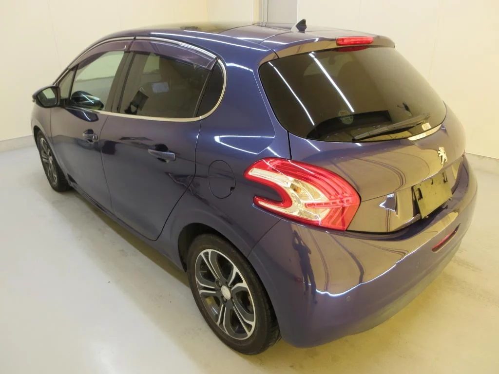 Peugeot 208  с аукциона в Японии