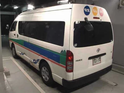 TOYOTA HIACE COMMUTER