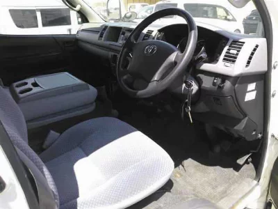 TOYOTA HIACE COMMUTER