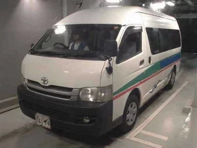 TOYOTA HIACE COMMUTER