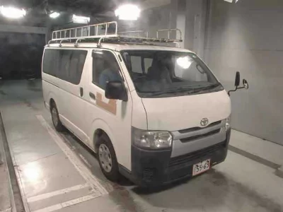 TOYOTA HIACE VAN