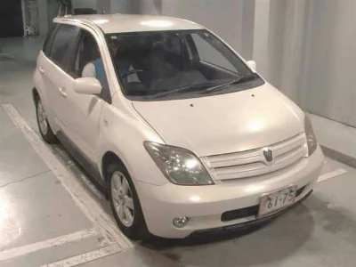 TOYOTA IST