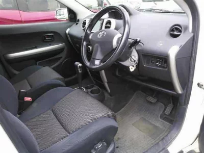 TOYOTA IST
