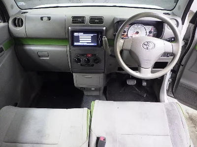 TOYOTA PIXIS SPACE