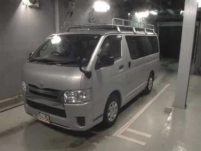TOYOTA HIACE VAN