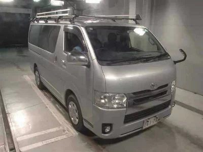 TOYOTA REGIUS VAN