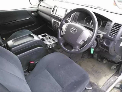 TOYOTA REGIUS VAN