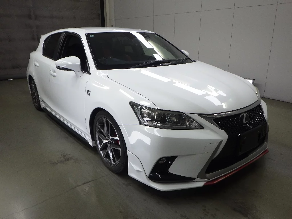 Lexus CT200h  с аукциона в Японии