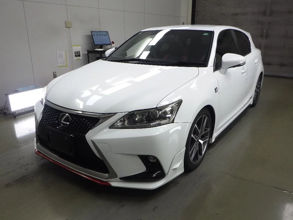 Lexus CT200h  с аукциона в Японии