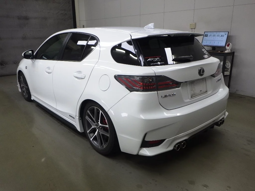 Lexus CT200h  с аукциона в Японии