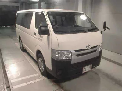 TOYOTA HIACE VAN