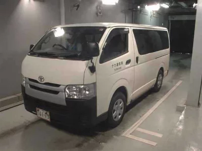 TOYOTA HIACE VAN