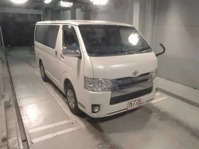 TOYOTA HIACE VAN