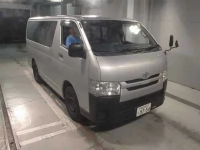 TOYOTA HIACE VAN