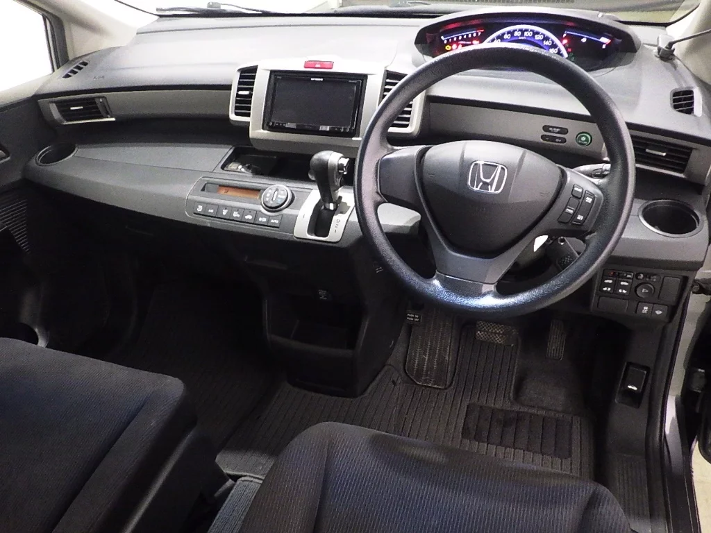 Honda Freed  с аукциона в Японии