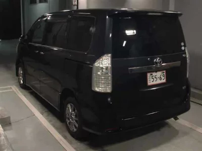 TOYOTA NOAH