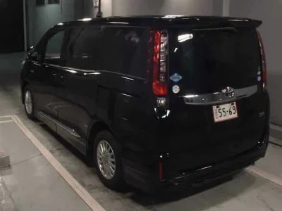 TOYOTA NOAH