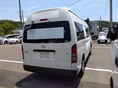 TOYOTA HIACE COMMUTER