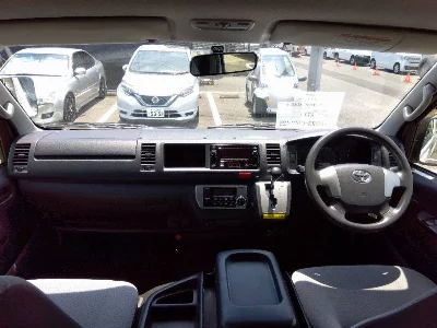 TOYOTA HIACE COMMUTER