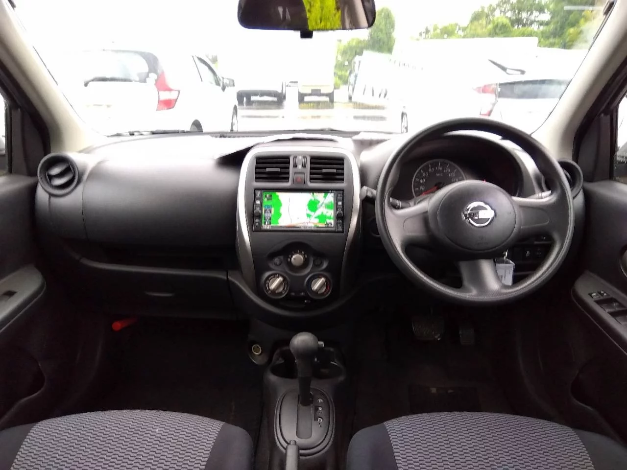Nissan March  с аукциона в Японии