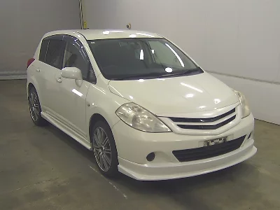 NISSAN TIIDA
