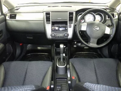 NISSAN TIIDA