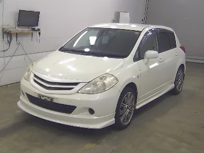 NISSAN TIIDA