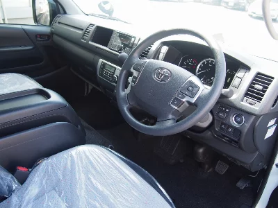 TOYOTA HIACE COMMUTER