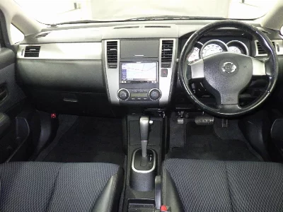 NISSAN TIIDA