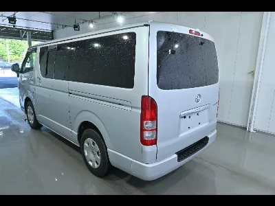 TOYOTA REGIUS VAN