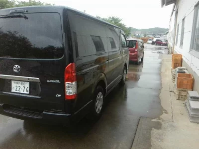 TOYOTA HIACE VAN