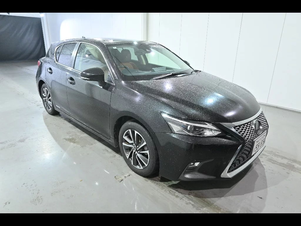Lexus CT200h  с аукциона в Японии