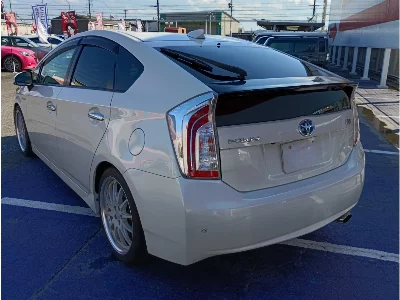 TOYOTA PRIUS