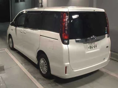 TOYOTA NOAH
