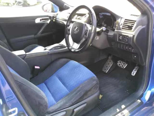 Lexus CT200h  с аукциона в Японии