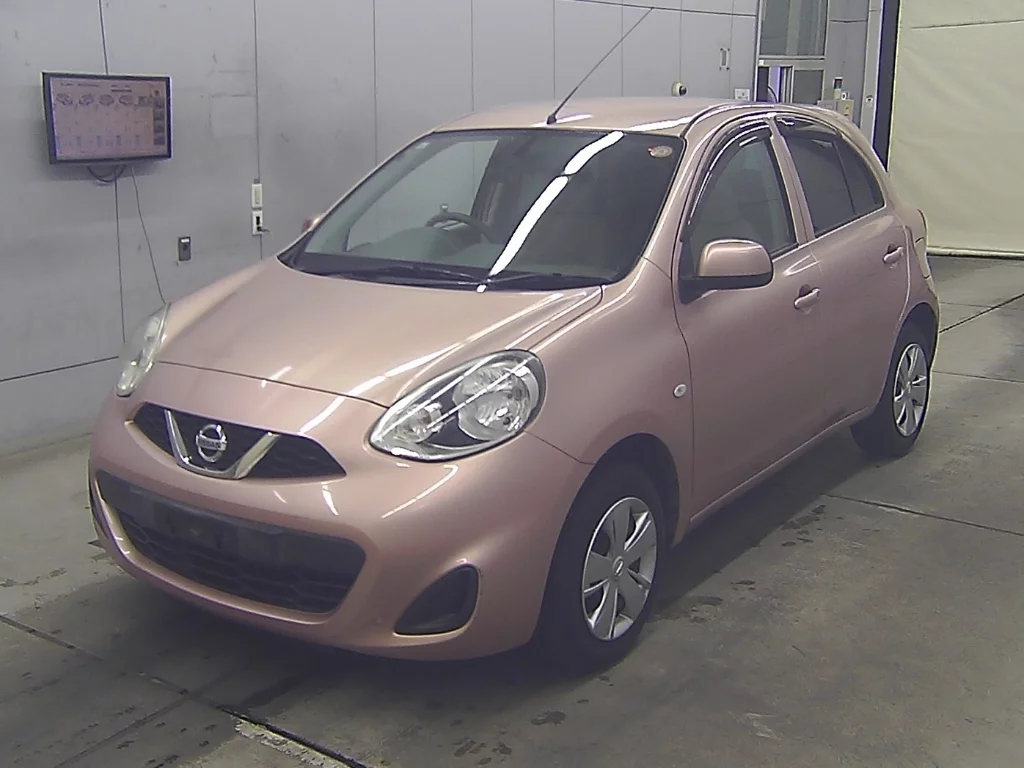 Nissan March  с аукциона в Японии