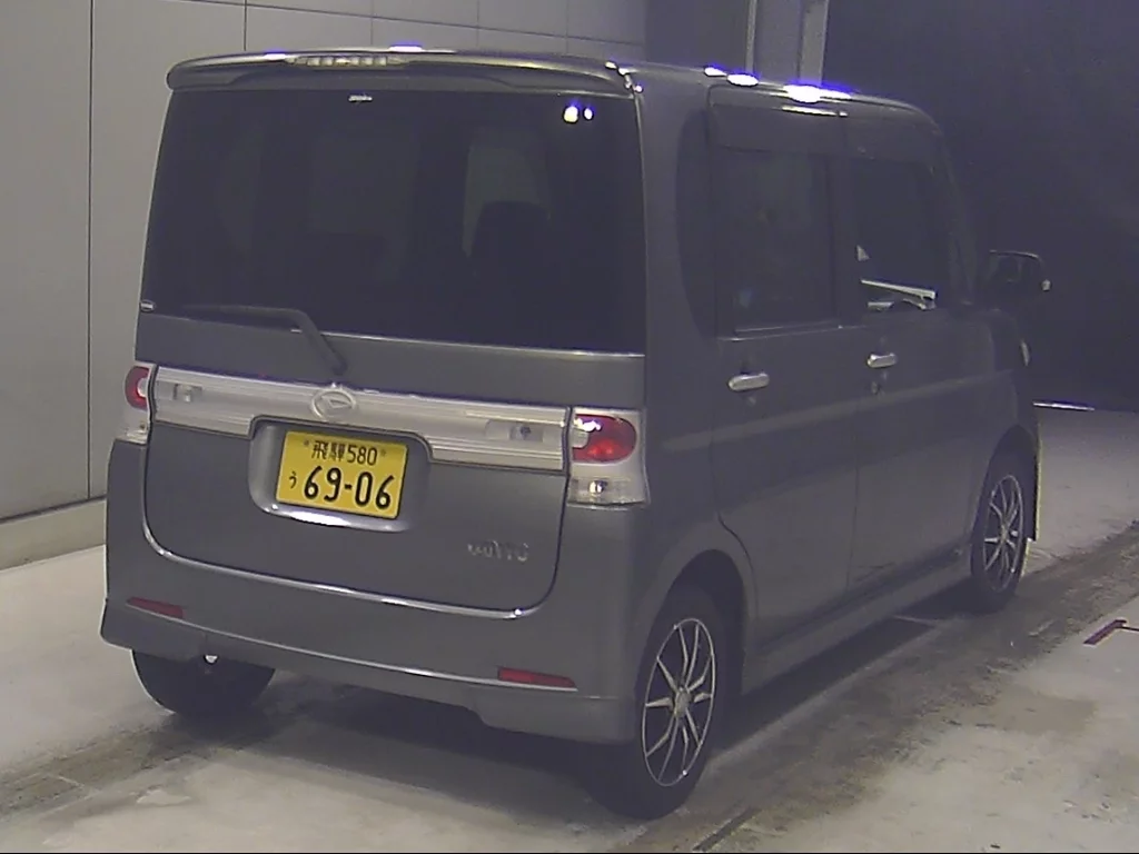 Daihatsu Tanto  с аукциона в Японии