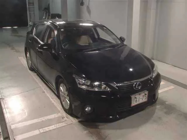 Lexus CT200h  с аукциона в Японии