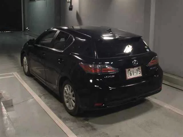 Lexus CT200h  с аукциона в Японии