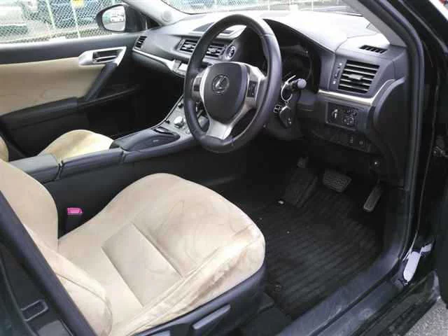 Lexus CT200h  с аукциона в Японии